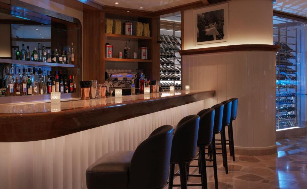 Poolside Bar